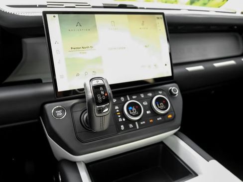 New 2026 Land Rover Defender 110 X-Dynamic SE AWD/4WD image 31