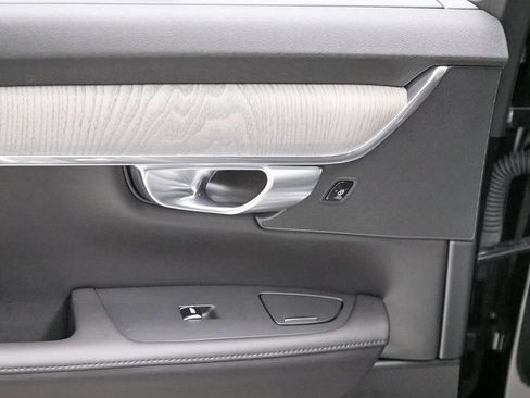 Certified 2025 Volvo S90 B6 Plus image 21