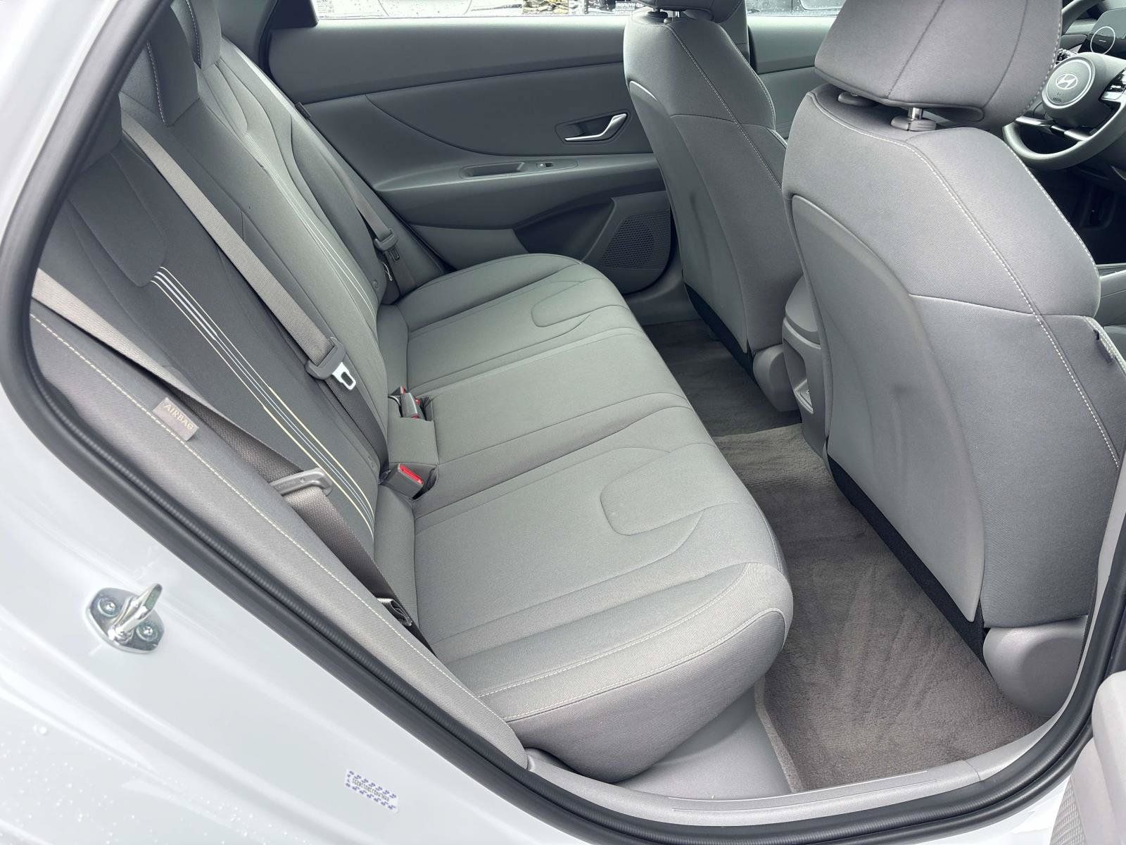 Certified 2024 Hyundai Elantra Blue FWD image 14