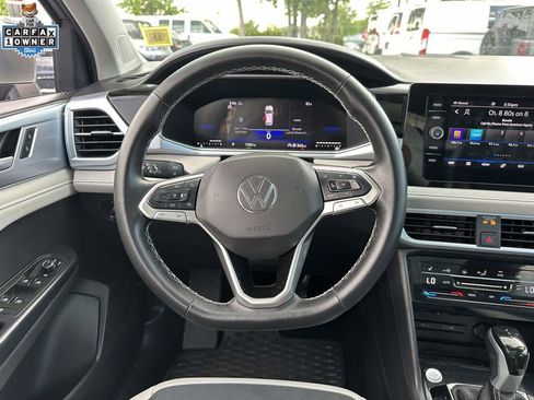 Used 2025 Volkswagen Taos SE w/ Panoramic Sunroof Package AWD/4WD image 14