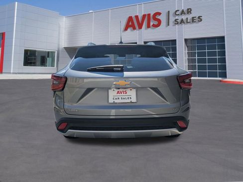 Used 2025 Chevrolet Trax LT w/ LT Convenience Package FWD image 7