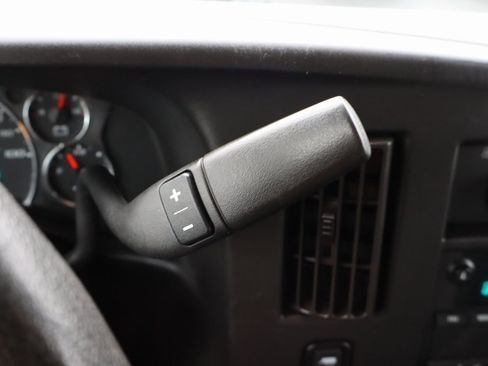 Used 2018 Chevrolet Express 2500 Extended image 9