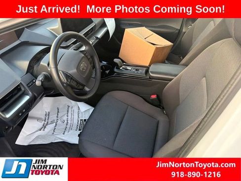 Used 2025 Toyota Prius LE FWD image 7