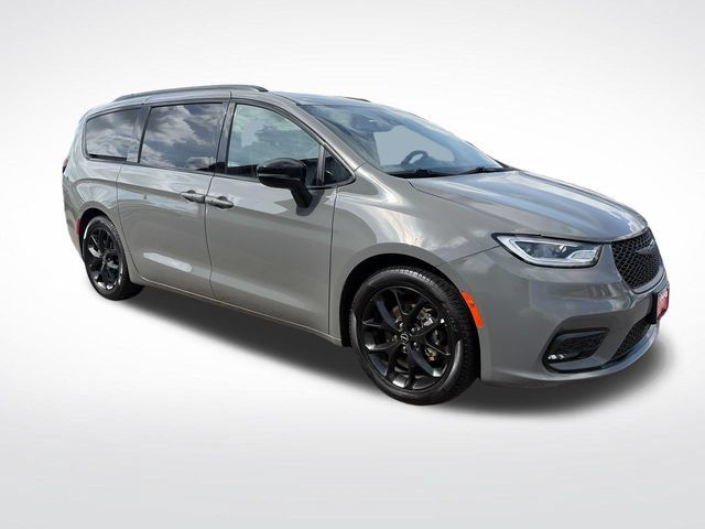Used 2025 Chrysler Pacifica Limited FWD image 11
