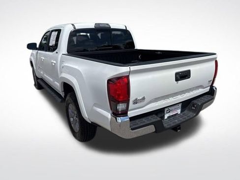 Used 2019 Toyota Tacoma SR5 AWD/4WD image 3