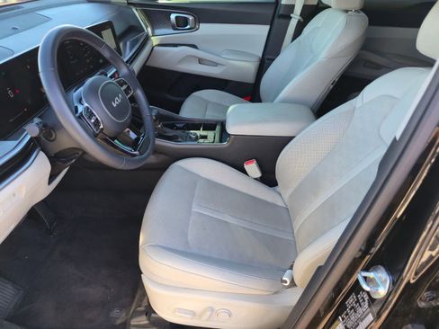 Used 2025 Kia Sorento S w/ Panoramic Sunroof Package FWD image 11
