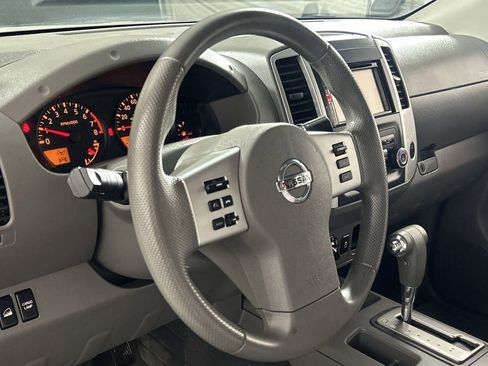 Used 2019 Nissan Frontier SV image 12