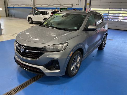Used 2023 Buick Encore GX Select w/ Sport Touring Package FWD image 3