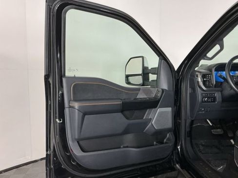 Used 2023 Ford F350 Platinum w/ FX4 Off-Road Package AWD/4WD image 17