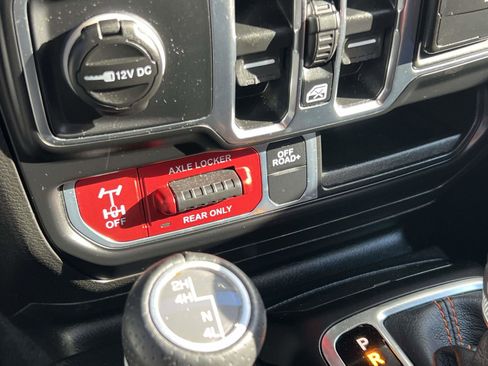 Used 2021 Jeep Gladiator Mojave image 14