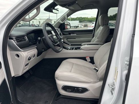 Used 2024 Jeep Wagoneer Series II w/ Flexible Seating Group AWD/4WD image 13