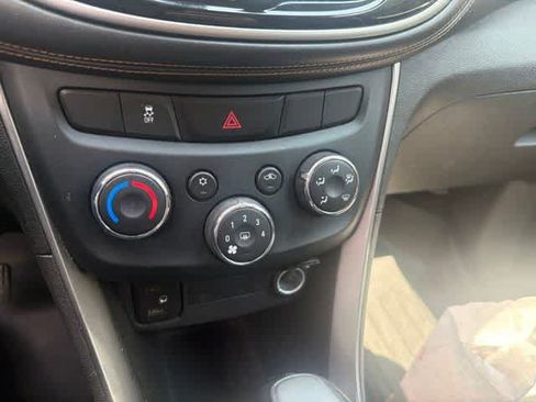 Used 2017 Chevrolet Trax LT w/ LT Convenience Package AWD/4WD image 23