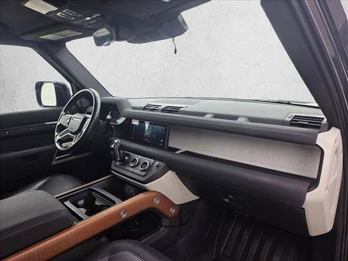 Used 2023 Land Rover Defender 110 X-Dynamic SE AWD/4WD image 17