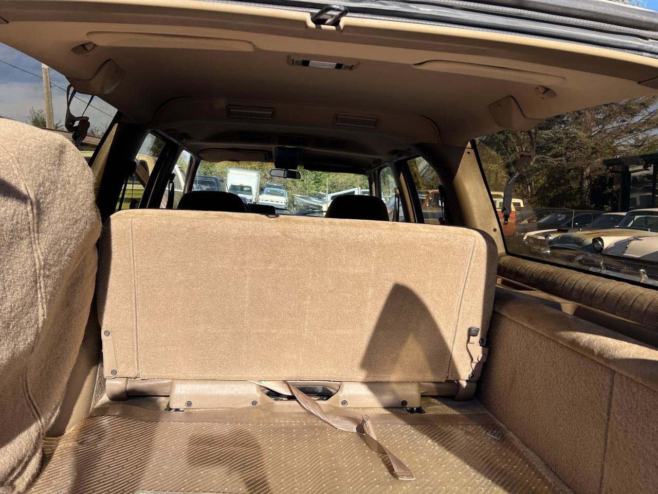 Used 1992 Chevrolet Suburban 4WD image 14
