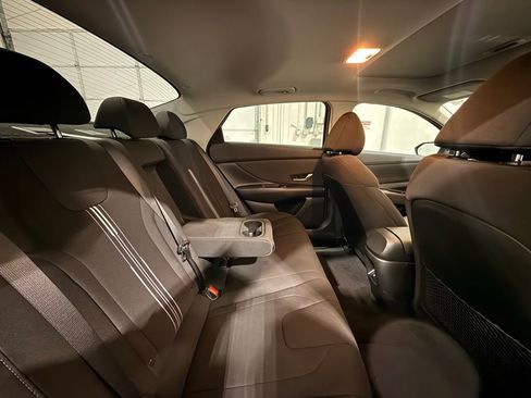 Used 2025 Hyundai Elantra SEL image 32