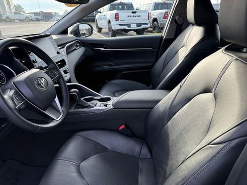 Used 2021 Toyota Camry XLE image 9