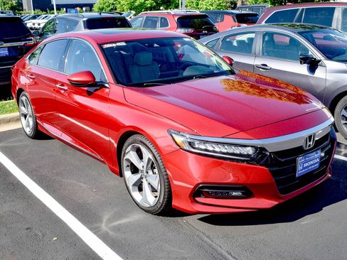Used 2018 Honda Accord Touring image 4