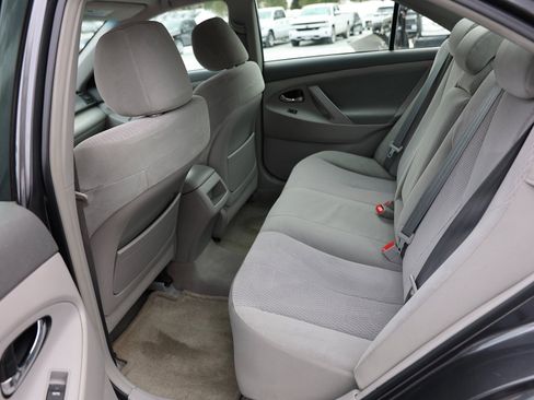 Used 2010 Toyota Camry LE image 20