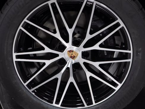 Certified 2026 Porsche Cayenne AWD/4WD image 11