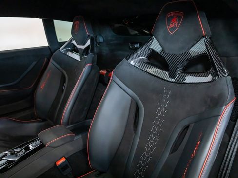 Used 2024 Lamborghini Huracan Sterrato AWD/4WD image 35