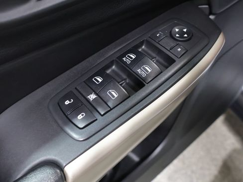 Used 2018 Jeep Cherokee Limited w/ Trailer Tow Group AWD/4WD image 15