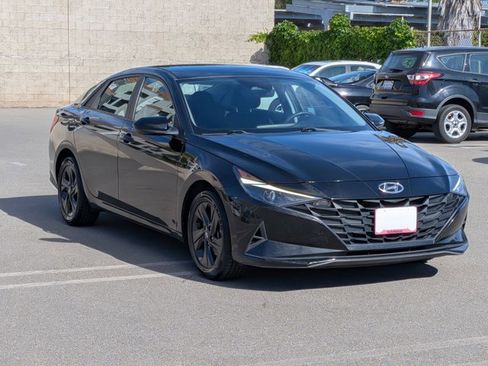 Used 2021 Hyundai Elantra SEL image 3