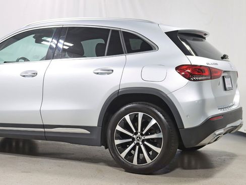 Used 2022 Mercedes-Benz GLA 250 4MATIC w/ Premium Package Lite image 11