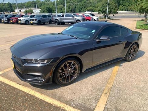 Used 2024 Ford Mustang Premium image 3