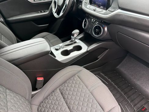 Used 2021 Chevrolet Blazer LT w/ LPO, Black Accent Package FWD image 17