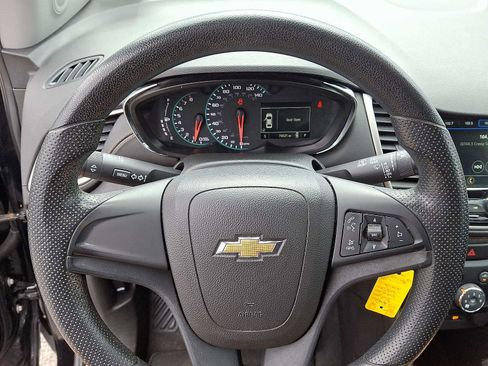 Used 2018 Chevrolet Trax LS image 18