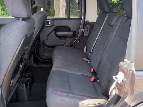Used 2024 Jeep Wrangler Unlimited Rubicon AWD/4WD image 13