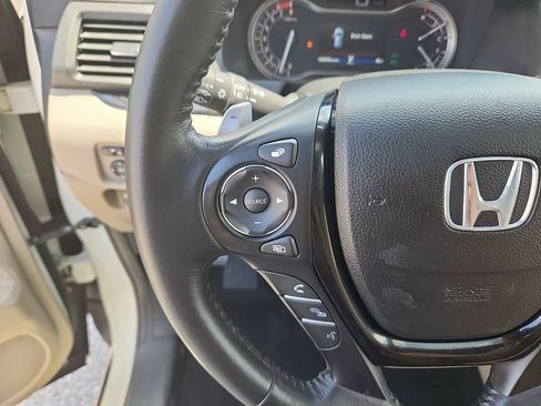 Used 2016 Honda Pilot Touring image 18