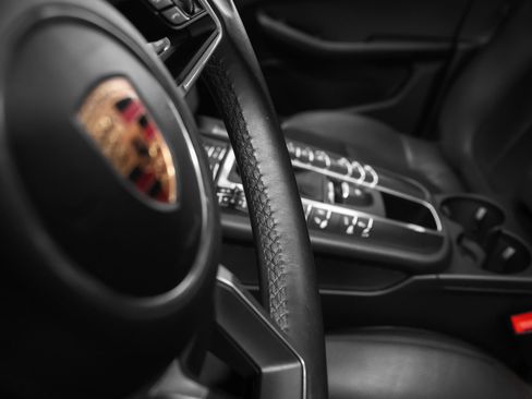 Certified 2017 Porsche Macan AWD/4WD image 28