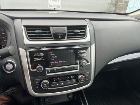 Used 2016 Nissan Altima 2.5 SL w/ Moonroof Package FWD image 10