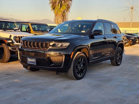 New 2026 Jeep Grand Cherokee Altitude image 3