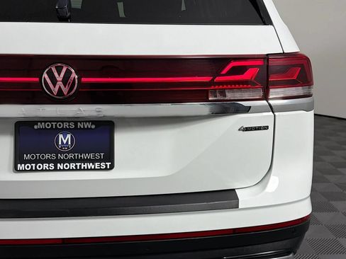 Used 2025 Volkswagen Atlas SE AWD/4WD image 23