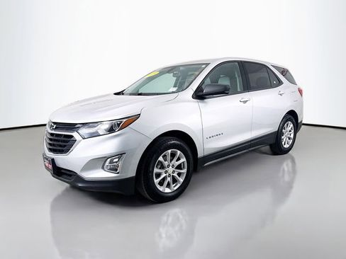Used 2019 Chevrolet Equinox LS w/ LS Convenience Package image 3