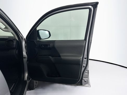 Used 2020 Toyota Tacoma SR image 28