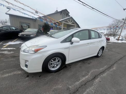 Used 2010 Toyota Prius Five image 1