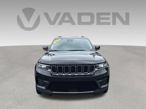 Used 2023 Jeep Grand Cherokee Laredo RWD image 2