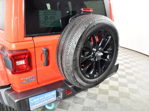 Used 2024 Jeep Wrangler Unlimited Sahara AWD/4WD image 15