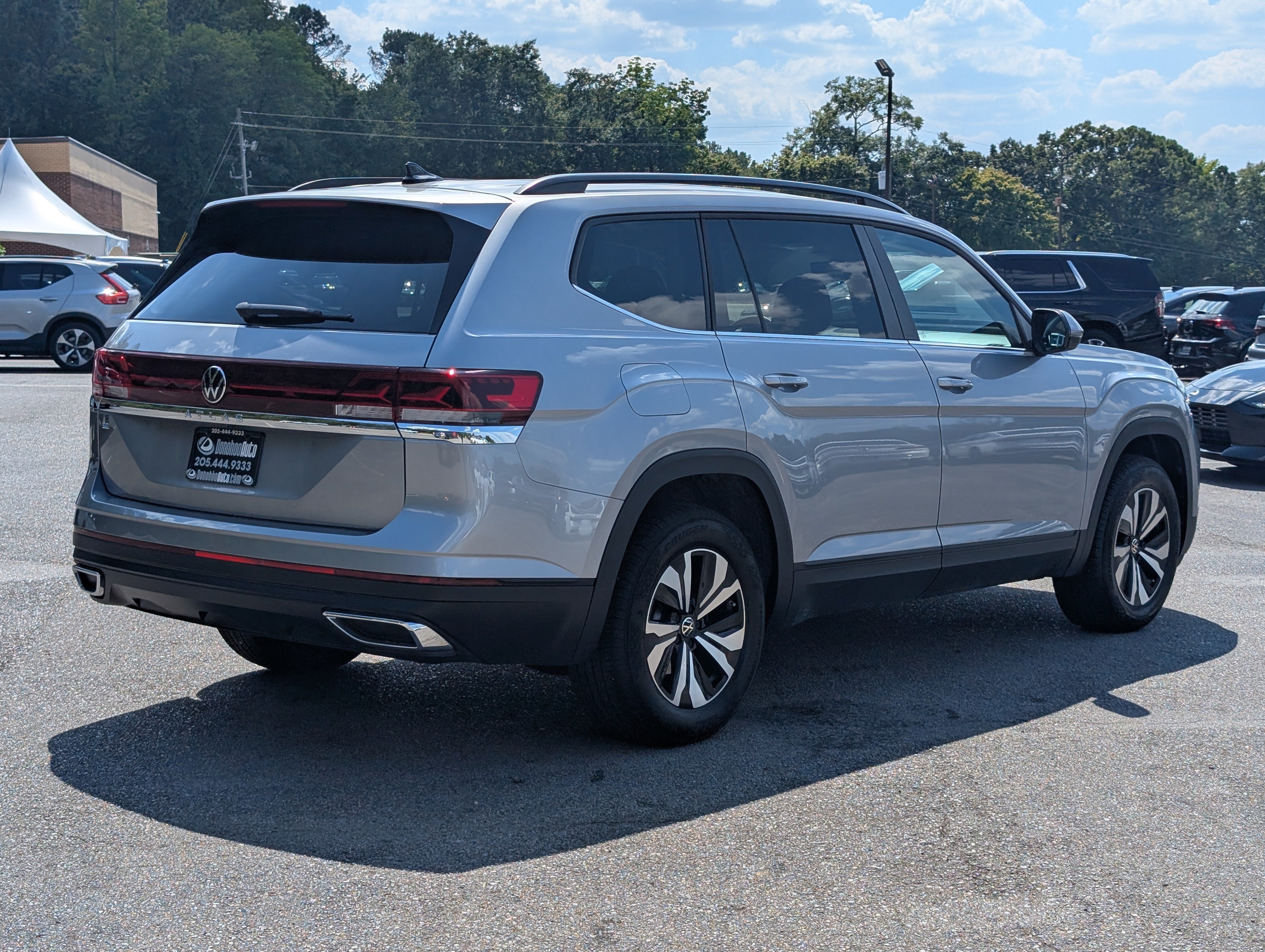 Used 2025 Volkswagen Atlas SE FWD image 11