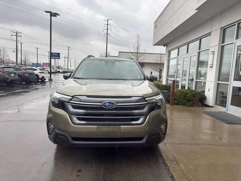 Used 2025 Subaru Forester Premium image 8