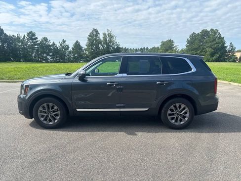 Used 2023 Kia Telluride LX AWD/4WD image 4