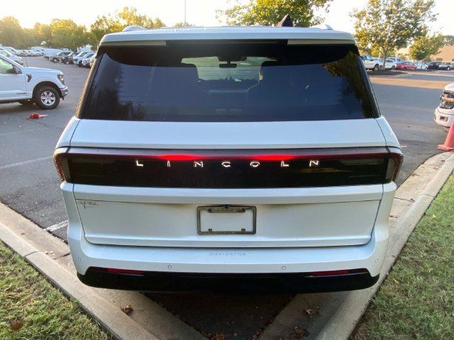 Certified 2025 Lincoln Navigator Black Label AWD/4WD image 31