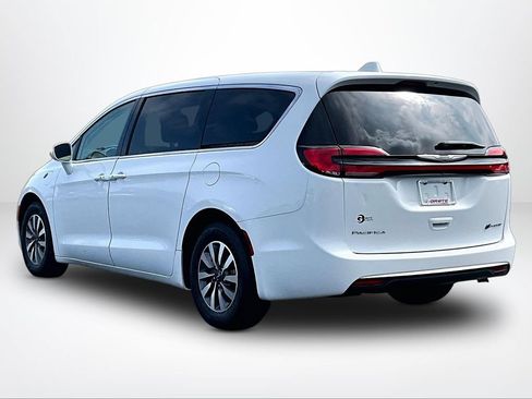 Used 2022 Chrysler Pacifica Touring-L FWD image 12
