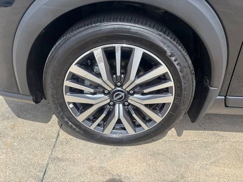 Used 2023 Nissan Kicks SR w/ SR Premium Package FWD image 12