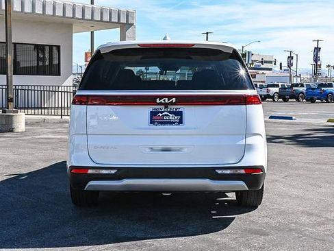 Used 2023 Kia Carnival EX image 7