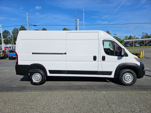 Used 2026 RAM ProMaster 2500 w/ Convenience Group FWD image 6