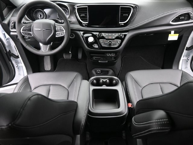 New 2025 Chrysler Pacifica Select w/ Uconnect Theater Family Group AWD/4WD image 23